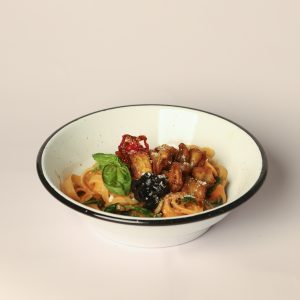 پاستا با سس رُزه و بادمجان سوخاری